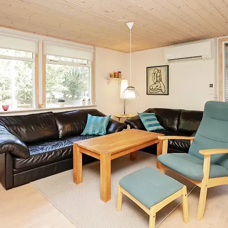Two-Bedroom Holiday home in Blåvand 8 *