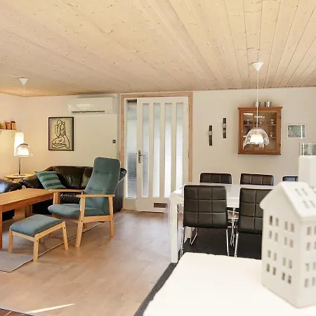 Semesterbostad Two-Bedroom Holiday home in Blåvand 8 Ho