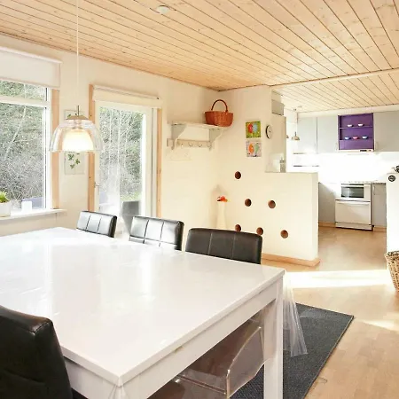 Semesterbostad Two-Bedroom Holiday home in Blåvand 8 Ho